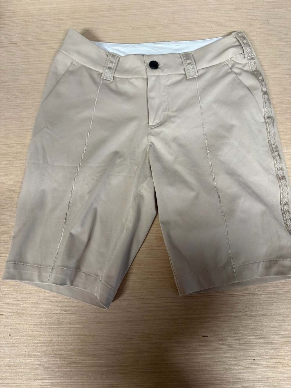 Lululemon Athletica Women's Size 4 Beige Performance Golf Shorts